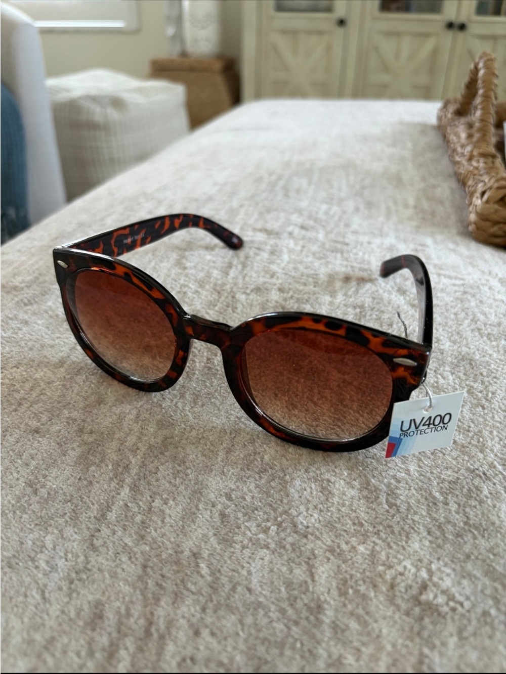 Source Unknown Tortoiseshell Round Sunglasses - Brown Gradient Lenses